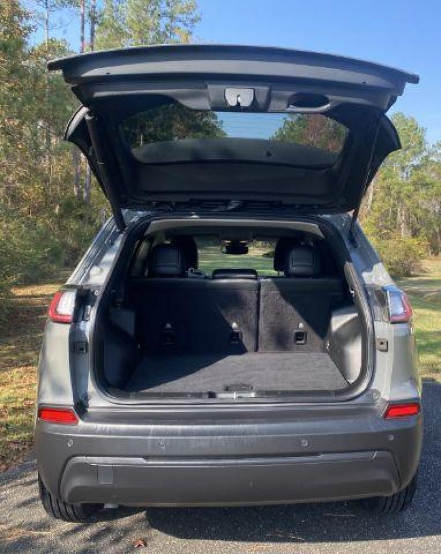 2023 /Black Jeep Cherokee Latitude Lux 4WD (1C4PJMMB7PD) with an 2.4L L4 DOHC 16V engine, 9-Speed Automatic transmission, located at 9146 Ocean Hwy West, Calabash, NC, 28467, (910) 579-1110, 33.928635, -78.576157 - 2023 Jeep Cherokee Latitude Lux 4WD - Photo#8