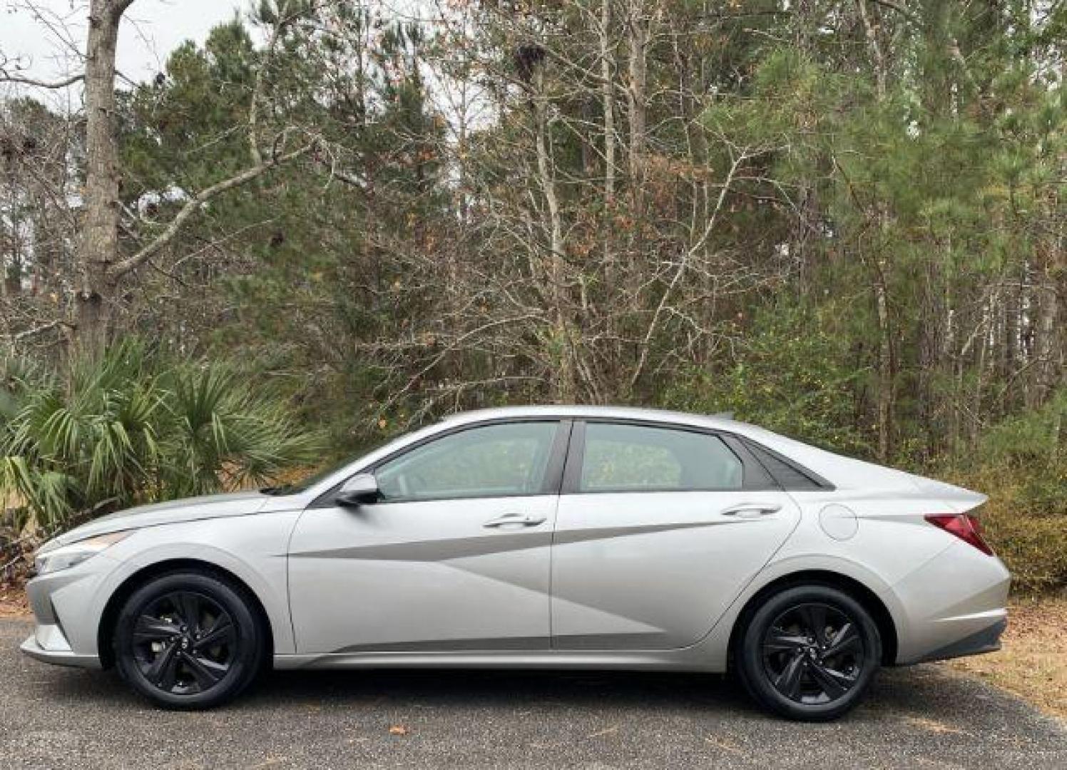 2021 /Medium Gray Hyundai Elantra SEL (5NPLM4AG1MH) with an 2.0L L4 DOHC 16V engine, 6-Speed Automatic transmission, located at 9146 Ocean Hwy West, Calabash, NC, 28467, (910) 579-1110, 33.928635, -78.576157 - 2021 Hyundai Elantra SEL - Photo#1