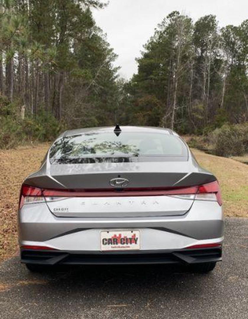 2021 /Medium Gray Hyundai Elantra SEL (5NPLM4AG1MH) with an 2.0L L4 DOHC 16V engine, 6-Speed Automatic transmission, located at 9146 Ocean Hwy West, Calabash, NC, 28467, (910) 579-1110, 33.928635, -78.576157 - 2021 Hyundai Elantra SEL - Photo#3