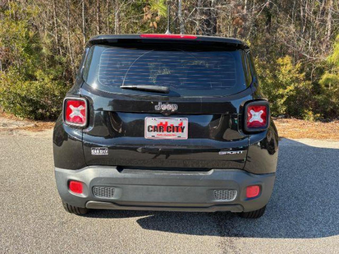 2016 /Black, cloth Jeep Renegade Sport FWD (ZACCJAAT7GP) with an 2.4L L4 DOHC 16V engine, 6-Speed Manual transmission, located at 2761 East Hwy 501, Conway, SC, 29526, (843) 331-1151, 33.781528, -78.989883 - 2016 Jeep Renegade Sport FWD - Photo#4