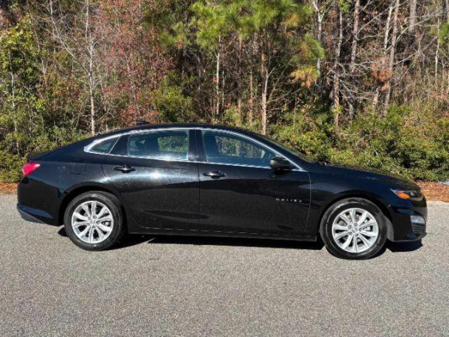 2022 /Jet Black Chevrolet Malibu LT (1G1ZD5ST6NF) with an 1.5L L4 DOHC 16V engine, 6-Speed Automatic transmission, located at 2761 East Hwy 501, Conway, SC, 29526, (843) 331-1151, 33.781528, -78.989883 - 2022 Chevrolet Malibu LT - Photo#4